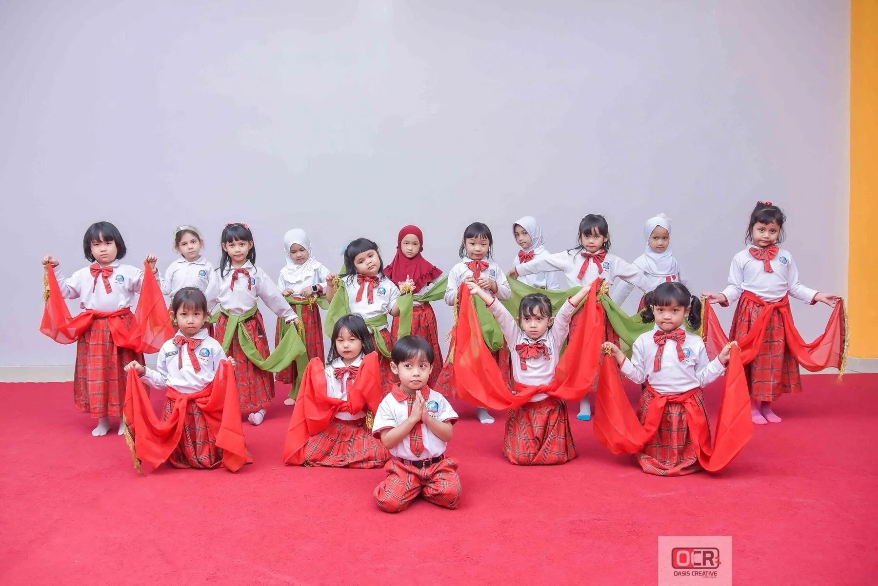 Siswa ekstrakurikuler Traditional Dance